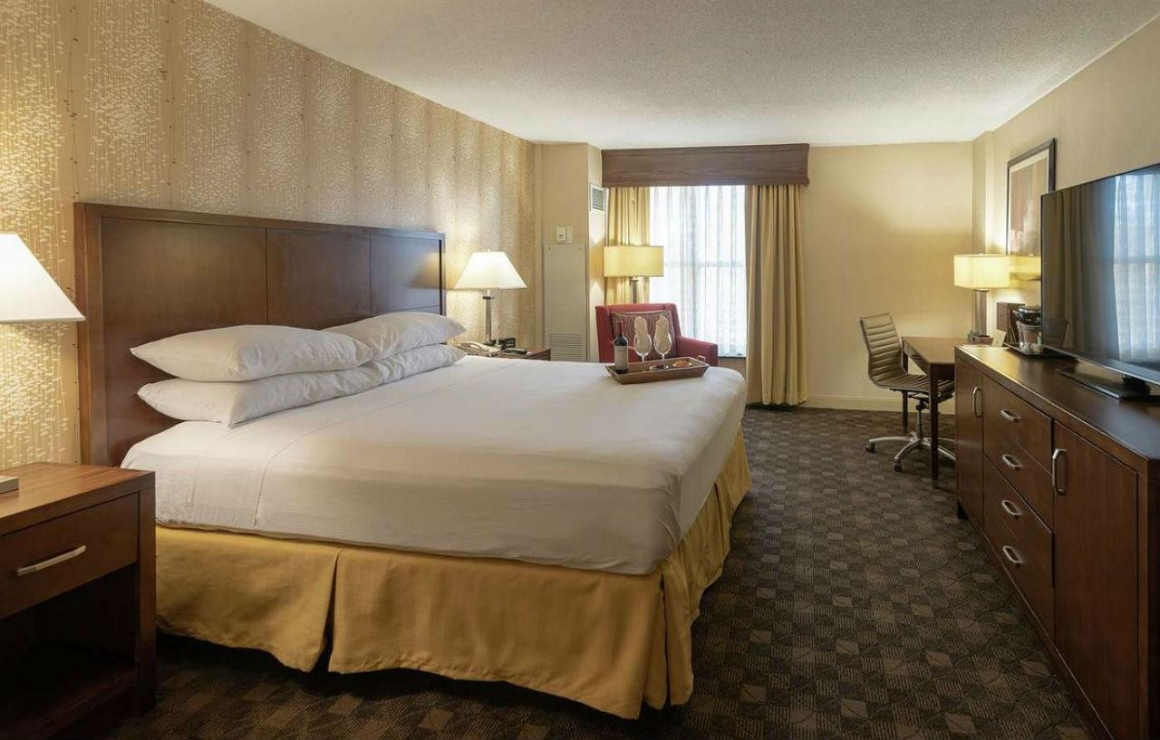 Hotel Doubletree By Hilton Norfolk Airport Exterior foto
