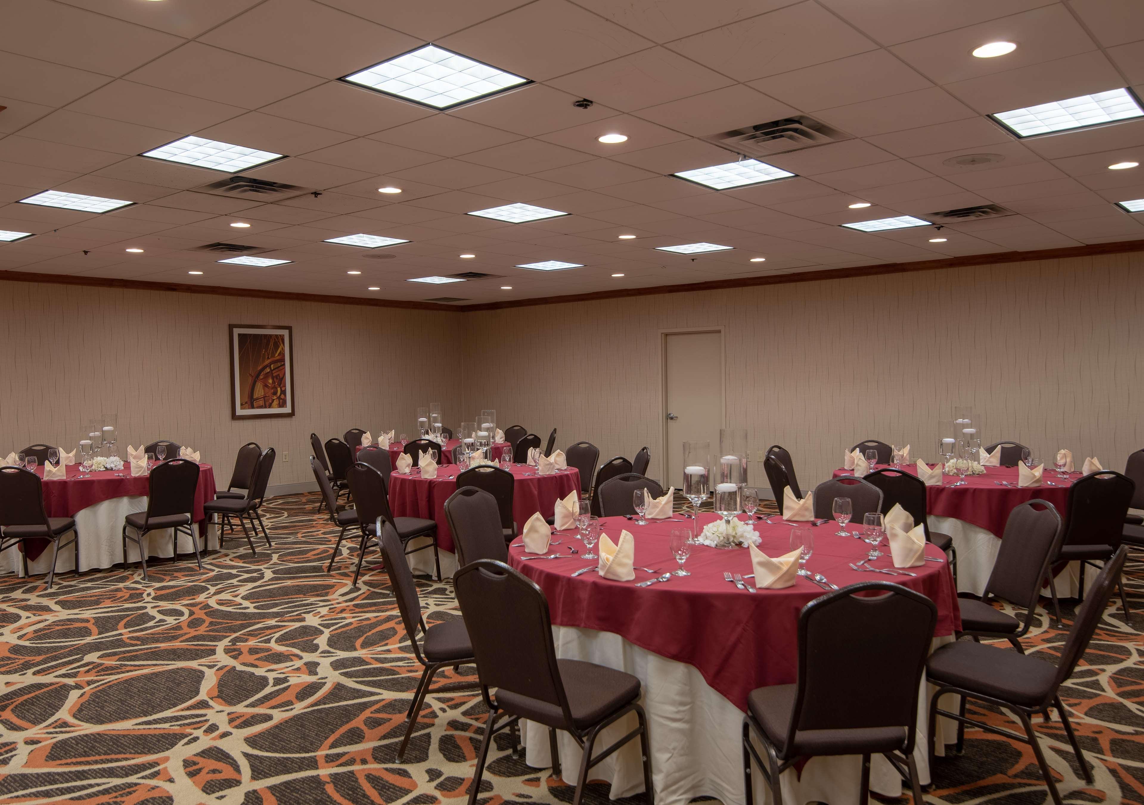 Hotel Doubletree By Hilton Norfolk Airport Exterior foto
