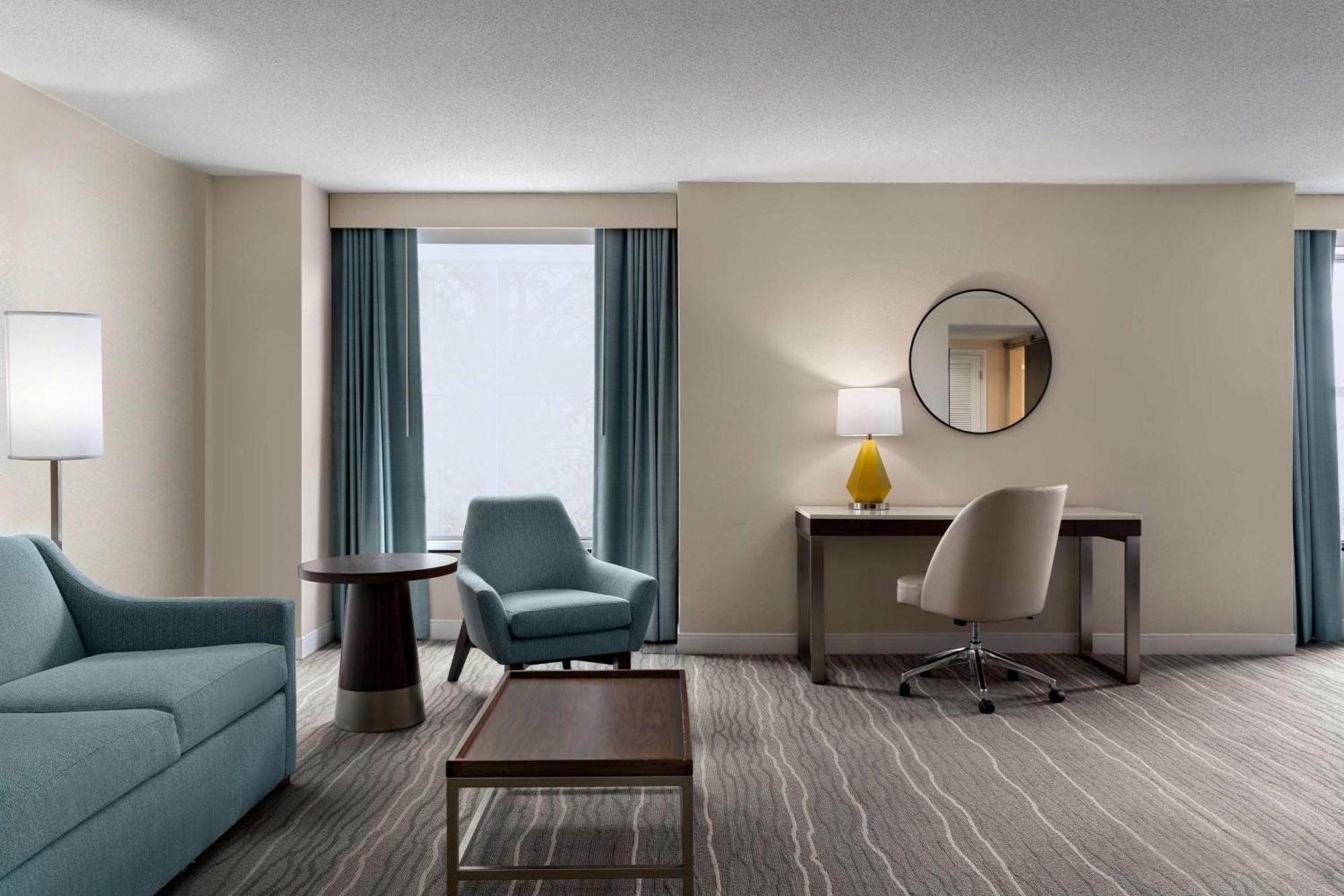 Hotel Doubletree By Hilton Norfolk Airport Exterior foto